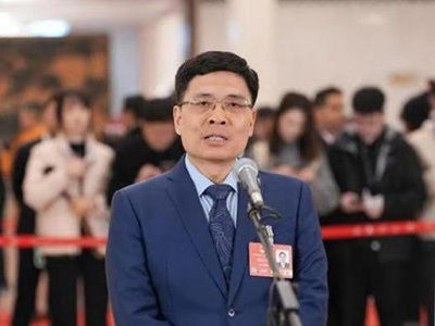 全國(guó)人大代表周云杰：要么與AI同進(jìn)化，要么被AI邊緣化